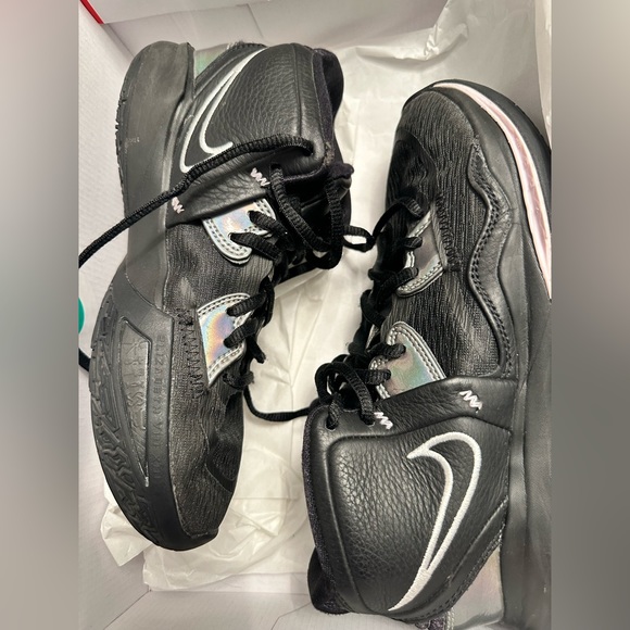 Kyrie Infinity Mens Size 6 with box